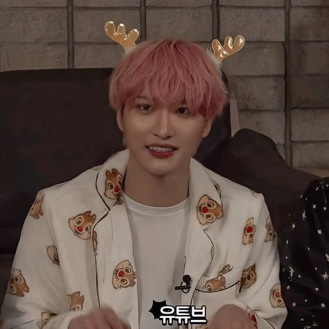 Seonghwa Christmas Icon, Ateez Christmas Icons, Seonghwa Christmas, Pink Seonghwa, Xmas Widgets, Ateez Christmas, Seonghwa Aesthetic, Seonghwa Icons, Ateez Icons