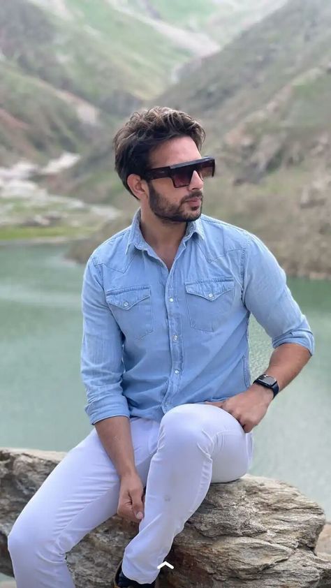 Usama Khan, Pakistani Actors, Pak Drama, Pakistani Drama, Attractive Guys, Actor Photo, Abs Workout, Love Story, Pakistan