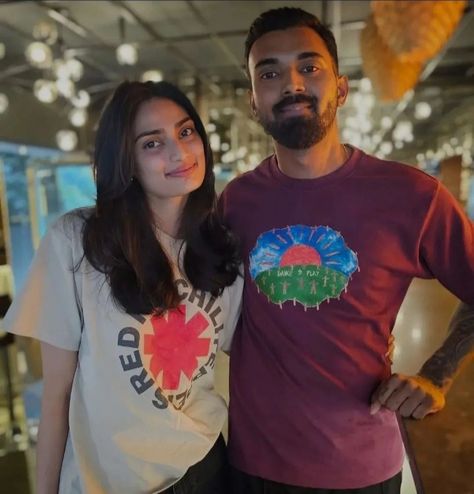 Kl Rahul And Athiya Shetty, Rahul And Athiya, Athiya Shetty, Kl Rahul, Funny Cartoon Gifs, Couple Picture Poses, Cartoon Gifs, Couple Aesthetic, Funny Cartoon