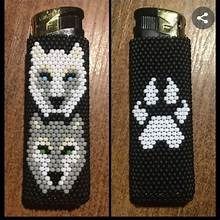 beaded lighter cover wolf patterns - Yahoo Image Search Results Lighter Case Pattern Beaded, Beaded Lighter Case, Beaded Lighter, Lighter Cover, Native American Beadwork Patterns, Beaded Wristlet, Beaded Flowers Patterns, Native Beading Patterns, Bead Loom Designs