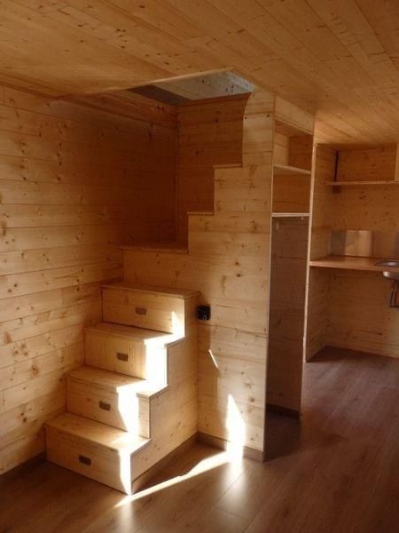 Tiny House Remodel, Cabin Stairs, Tiny House Stairs, Tiny House Storage, Diy Tiny House, Loft Stairs, Tiny House Loft, Tiny Cabin, Tiny House Decor