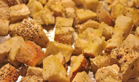 Bagel Croutons, Soup Sunday, How To Make Croutons, Bagel Chips, Homemade Bagels, Croutons Homemade, Family Friendly Dinners, Low Carb Bread, Thanksgiving Menu