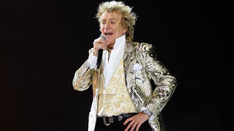 Rod Stewart Reveals His 'Days Are Numbered': 'Got To Pass On At Some Point' | iHeart Rod Stewart Concert, Vegas Shows, Las Vegas Shows, Cyndi Lauper, Rod Stewart, Old Singers, Music Theater, Rock Legends, Sound Of Music