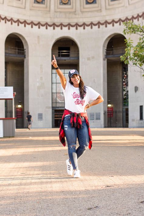 Ohio State Buckeyes Game day football outfit. T-shirt, casual fashion Ohio State Outfits For Women, Football Mom Game Outfit, Football Mom Outfits Fall, Modest Game Day Outfit, Football Attire For Women Outfits, Game Day Mom Outfit, Cute Football Game Outfit Highschool, Casual Football Game Outfit, College Football Game Outfit Fall