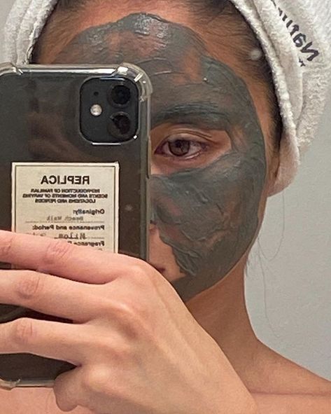 Jordan Santos, Ideal Lifestyle, Face Mask Aesthetic, Mask Aesthetic, Skin Cleansing, Selfie Mirror, Trendy Face Masks, Face Mask Fashion, Mascara Facial