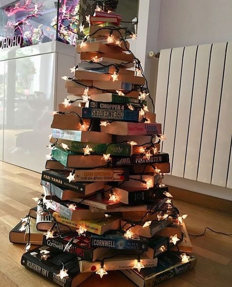 Book Christmas Tree, Book Tree, Library Decor, Christmas Tree Themes, Noel Christmas, Christmas Books, Christmas Tree Toppers, Book Decor, Christmas Deco