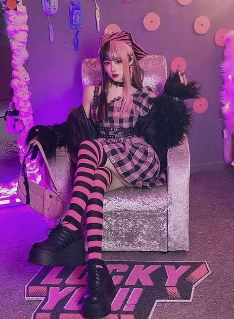 Pink Egirl Fashion, Egirl Dress, Pink Goth Outfits, Pink Punk Outfits, Pink Punk Aesthetic, Pink Goth Aesthetic, Pink Egirl, Pink Emo, Honey Pink