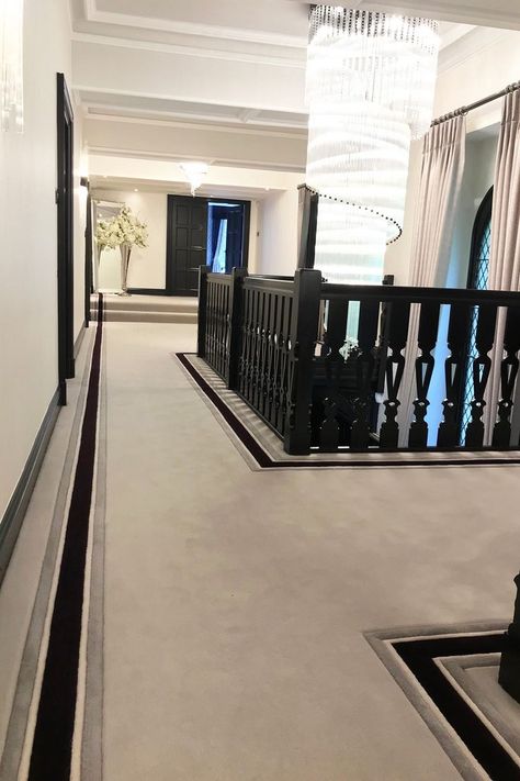 A simple handtufted linear border inset into a 100% wool passmachine carpet creates a stylish staircase and landing carpet within this elegant home. Carpet With Border, Landing Carpet, Hallway Carpet, Wall Carpet, Chic Interior, Elegant Home, House Stairs, Carpet Design, Elegant Homes