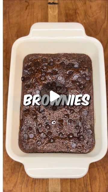 Hunter on Instagram: "Save this low calorie brownie recipe for your next sweet tooth!

Ingredients:

1 banana
1 egg
2 tbsp Cocoa Powder
1/4 tbsp Baking Soda
1 cup Almond Flour
15 grams Lily’s Chocolate Chips
1/2 tbsp Butter
2.5 tbsp Monk Fruit Sugar
2 tbsp Water

234 Calories
(1 Serving = 3 Blocks)
CARBS: 22.5g
BROWNIES
FAT: 15.75g
PROTEIN: 10.5g
SUGAR: 5.75
.
#healthybrownie #recipe #healthy #lowcalorie #easytomake #homemade #nutrition #happy #cooking #dieting" Low Calorie Brownies, Chocolate Cream Cake, Fruit Sugar, Brownie Recipes Healthy, Banana Brownies, Pudding Ice Cream, Happy Cooking, Healthy Brownies, Monk Fruit