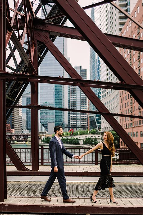 Chicago Engagement Pictures, Save The Date Pictures, Chicago Engagement Photos, Chicago Riverwalk, Engagement Picture Outfits, Couple Engagement Pictures, Chicago Engagement, Photos Inspo, Chicago Photos