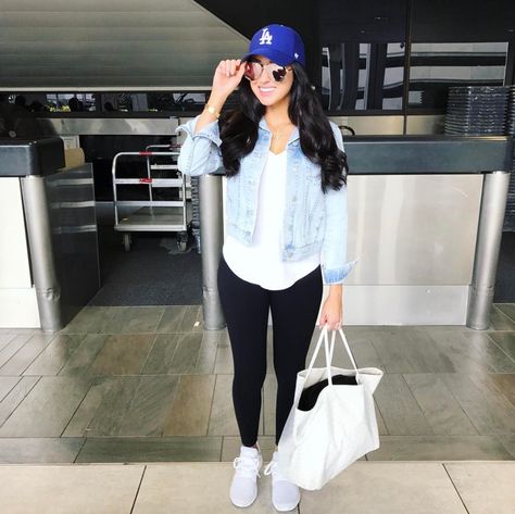 Jaclyn Hill... love her style ❤ Basketball Game Outfit Women, Dodgers Outfit, Basketball Game Outfit, Casual Sporty Outfits, Game Outfit, Baseball Outfit, Event Outfit, Womens Fashion Edgy, Baseball Game