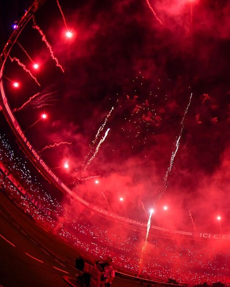 Paris Saint-Germain on Instagram: “🎇❤️ 𝙁𝙄𝙍𝙀𝙒𝙊𝙍𝙆𝙎 💙🎇 🏟 𝙿𝙰𝚁𝙲 𝙳𝙴𝚂 𝙿𝚁𝙸𝙽𝙲𝙴𝚂 - 🏆 #CHAMP10NS #WeAreParis #ICICESTPARIS #AllezParis #PSG #ParisSaintGermain #Paris #Football” Paris Football, Paris Saint, Paris Saint-germain, Saint Germain, Landscape Wallpaper, Fireworks, Prince, Football, Paris