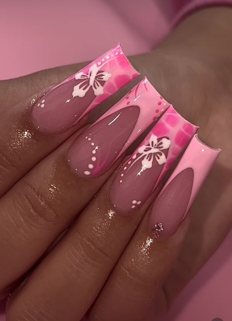 Pink And White Nails Y2k, Summer Nail Inspo Tapered Square, Long Summer Nails Designs, Long Nails Inspo 2024, Y2k Hibiscus Nails, Pink Nails Ideas 2024, Short Nails Acrylic Summer 2024, May Nails Ideas 2024 Square, Acrylic Nail Designs Summer 2024