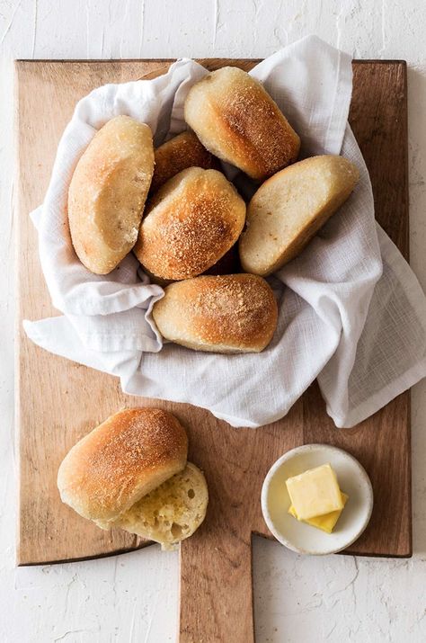 Pandesal Photography, Sourdough Pandesal, Sourdough Ideas, Filipino Bread, Pandesal Recipe, Bread Photo, Bread Photography, Soft Rolls, Puff Pastry Pizza