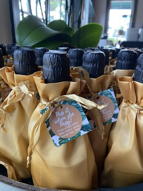 Safari Baby Shower Favors For Guests, Safari Baby Shower Party Favors, Safari Baby Shower Treats, Safari Themed Baby Shower Ideas, Lion King Baby Shower Ideas, Sprinkle Favors, Giraffe Baby Shower Theme, Baby Shower Reveal Ideas, Safari Baby Shower Favors