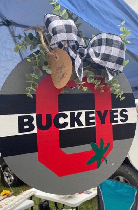 Ohio State Diy, Ohio State Buckeyes Crafts, Ohio State Wreath, Ohio State Decor, Ohio State Crafts, Buckeye Crafts, Buckeye Nut, Circle Door, Porch Leaners