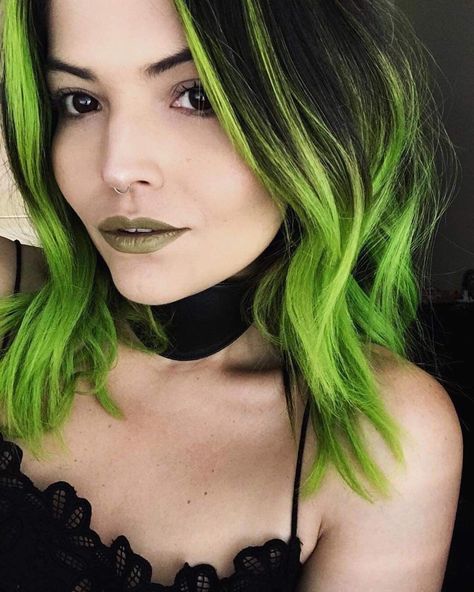 Green Hair Streaks, Black And Green Hair, Fox Hair Dye, Arctic Fox Hair Dye, Neon Green Hair, Yellow Hair Color, Neon Green Color, Green Hair Dye, Fox Hair