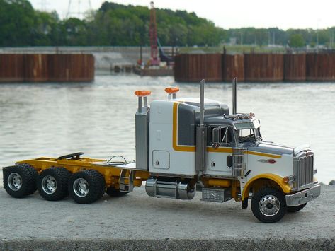 Peterbilt 378 Long Hauler Tractor Cab -- Plastic Model Truck Kit -- 1/24 Scale Blueprint Engines, Tractor Cabs, Truck Scales, Plastic Model Kits Cars, Model Truck Kits, Model Trucks, Plastic Model Cars, Custom Hot Wheels, Model Cars Kits