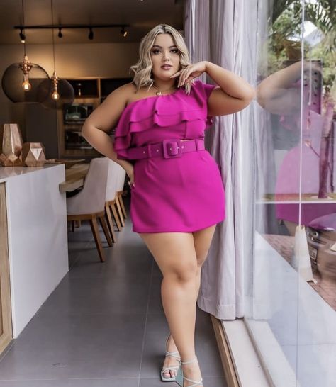 Barbie Core Outfit Plus Size, Barbie Costume Plus Size, Barbie Outfits Plus Size, Barbiecore Moodboard, Barbiecore Outfit Plus Size, Barbie Pink Outfit Ideas, Elizabethcore Aesthetic, Barbiecore Aesthetic Outfit, Pink Barbie Outfits