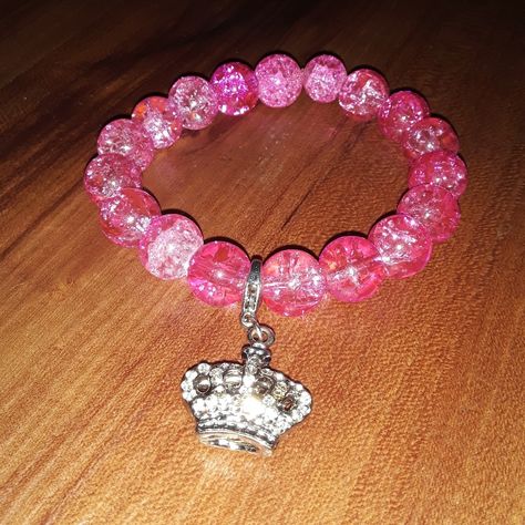 Handmade Beaded Bracelet Darice Crown Charm Crown Bracelet, Beaded Bracelets Charms, Beaded Bracelets With Charms, Pink Bracelets, Glass Beaded Bracelets Ideas, Glass Bead Bracelet Ideas, Bracelet Business, Baddie Pfp Pink, Girly Bracelets