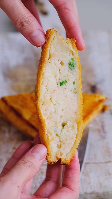 Air Fryer Prawn Toast Recipe https://resepmamiku.com/en/air-fryer-prawn-toast-stirwithme Prawn Toast Recipe, Prawn Toast, Crispy Bread, Shrimp Toast, Thanksgiving 2024, Chinese Cooking Recipes, Spring Onions, Sweet Chili Sauce, Indian Snacks