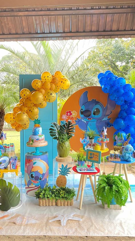 Instagram post by Mirian Zuh/Festa Infantil • Oct 20, 2020 at 4:57pm UTC Stitch Birthday Backdrop, Stitch Pool Party, Stitch Party Ideas, Toddler Birthday Party Games, Stitch Birthday Party Decorations, Stitch Birthday Party Ideas, Lilo And Stitch Birthday Party, Stitch Bday, Stitch Birthday Party