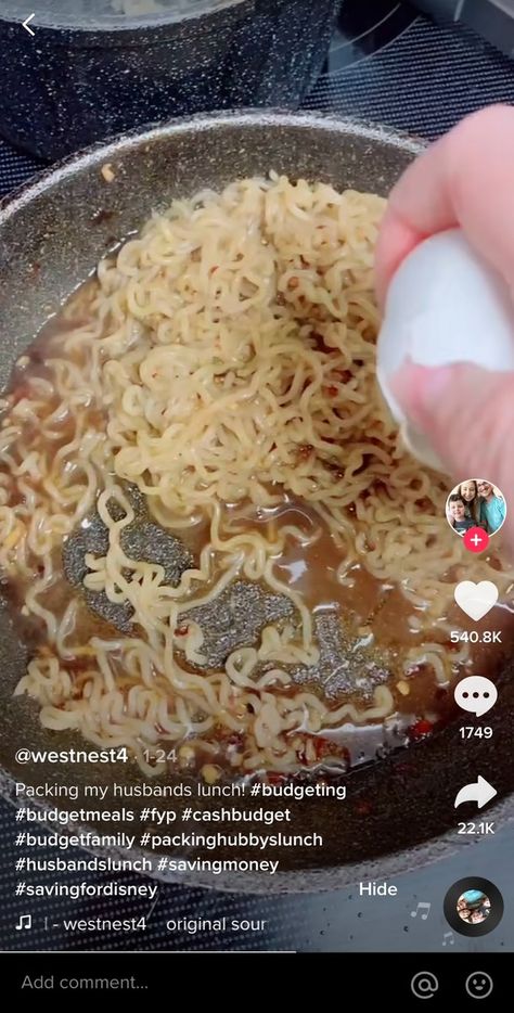 Everything Bagel Ramen, Add Egg To Ramen Noodles, Ramen Noodle Recipes Tik Tok, Tiktok Ramen Recipe, Ramen Tiktok, Easy Ramen With Egg, Tik Tok Ramen Noodles With Egg, Viral Tiktok Ramen Recipe, Quick Ramen