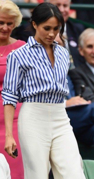 Meghan Markle wearing Silk Striped Shirt by Ralph Lauren at the Wimbledon Meghan Markle Dress, Estilo Meghan Markle, Princ Harry, Suits Actress, Meghan Markle Outfits, Casual Mom Style, Meghan Markle Style, Harry Meghan, Dakota Johnson