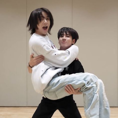 Taehyun And Beomgyu, Txt Taegyu, Taehyun Beomgyu, Taehyun Lq, Txt Wallpaper, Txt Icon, Beomgyu Taehyun, Moa Collection, Txt Beomgyu