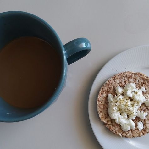 Cake With Cottage Cheese, Rice Cracker, Food Inspo, Rice Cakes, Cottage Cheese, Crackers, Rice, Cottage, Cheese