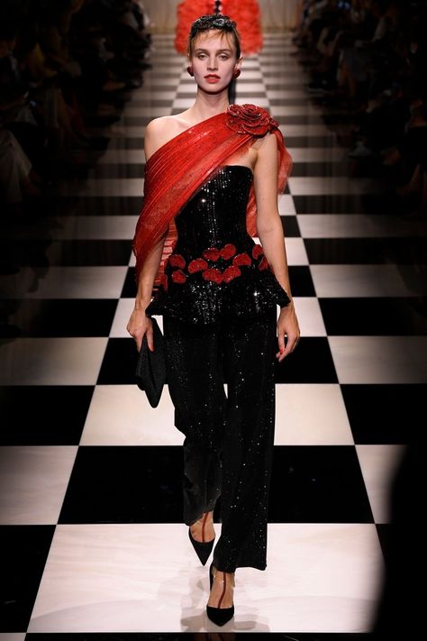 Fall Winter 2023 2024, 2023 Couture, Armani Fashion, Fashion Dream Job, Clothes Art, Runway Fashion Couture, Armani Prive, Runway Dresses, Gala Dresses