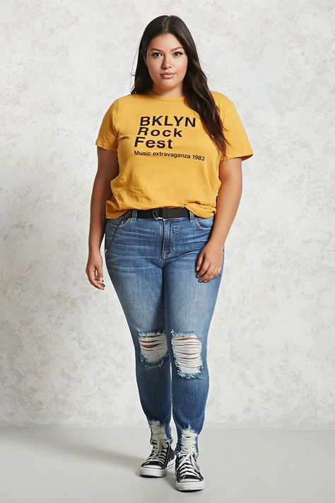 Plus Size Rock Fest Graphic Tee | Forever 21 PLUS - 2000083227 Hanging Decor Wedding, Chandeliers Wedding, Wedding Chandeliers, Short Girl Fashion, Light Fixture Covers, Rock Fest, Curvy Casual Outfits, Outfits Gorditas, Wedding Backdrops