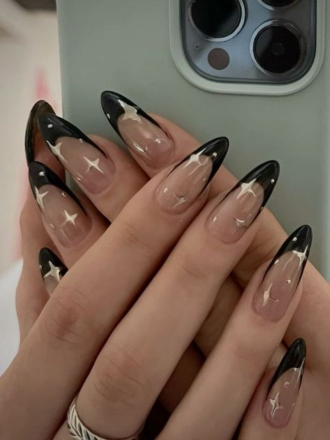 Nail Black Design Simple, Nail Inspiration Black And White, Nail Set Aesthetic, Black And Chrome Star Nails, Black Nail Designs Elegant, Black And White Nails Elegant, Black Nail Gel Designs, Chrome Nails Designs Black, Chrome Nails Simple