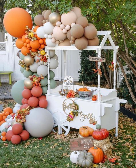 963 Likes, 3 Comments - INSPIRATION💕 IDEAS💕 BALLOONS 💕 (@make_a_wish_ua) on Instagram: “Photo: @littlechicparties 💫 ⠀ Keep calm and stay inspired 💕 ⠀ ➡️ @make_a_wish_ua for more…” Orange Balloon Arch, Color Balloon Garland, Party Planning Business, Orange Balloons, Stay Inspired, Costumes Halloween, April Fools, Balloon Arch, Pumpkin Orange