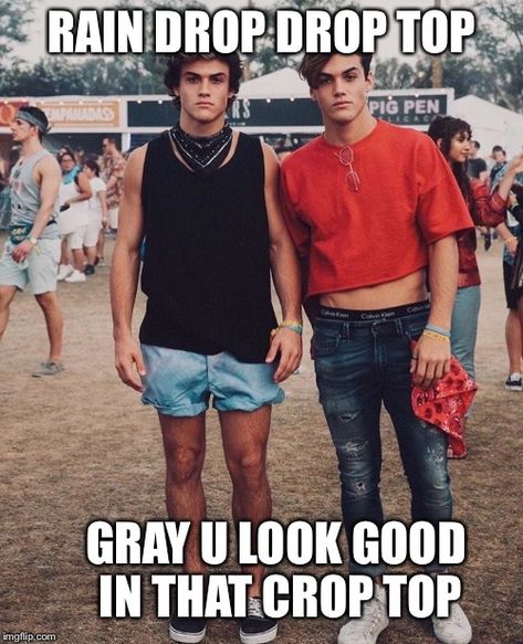 Ouuuuu Grayyyyy♥️ Ethan Dolan Coachella, Dolan Twins Coachella, Coachella Mens Fashion, Cochella Outfits Boho, Dollan Twins, Coachella Outfits, Ethan And Grayson Dolan, Coachella 2019, Cute Twins