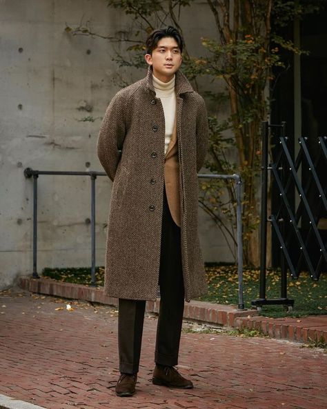 Green Coat Outfit Men, Brown Coat Outfit Men, Green Coat Outfit, Brown Coat Outfit, Herringbone Overcoat, Inspi Outfit, Herringbone Coat, Men Coat, Winter Mode