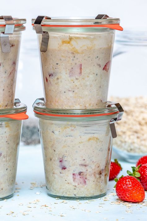 PB & J Overnight Oats are Super Yummy and Great for Eating Clean! | Clean Food Crush Overnite Oats, Chia Puddings, Pb And J, Clean Breakfast, Good Carbs, Clean Eating Lunch, Healthy Swaps, Meal Prep Clean Eating, Clean Food Crush