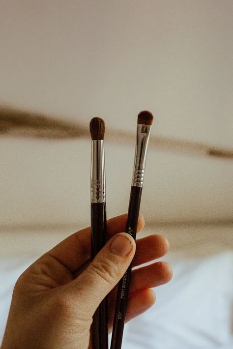 Are Sigma beauty products and sigma brushes really worth the prices? These are the best brushes to invest in + an honest Sigma Beauty review! Best Travel Makeup, Travel Beauty Bag, Sigma Brushes, Minimal Makeup Look, Expensive Makeup, Travel Makeup Brushes, Shimmery Eyeshadow, Blending Eyeshadow, Brushes Makeup