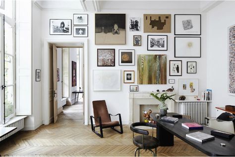 A Parisian study with lots of art Diy Home Decor For Apartments, Hiasan Bilik Tidur, Ideas Hogar, 아파트 인테리어, Pierre Jeanneret, Paris Apartments, Rustic Living, Design Del Prodotto, A Living Room