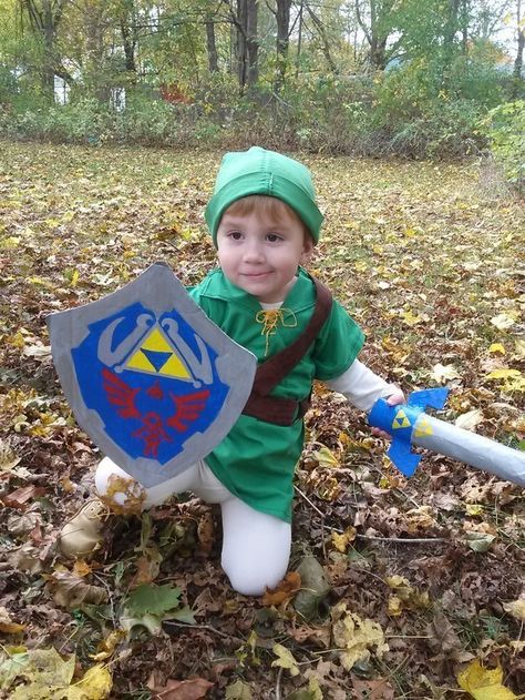 Young Link | 28 Insanely Clever Halloween Costumes You Can Make Yourself Link Halloween Costume, Earth Costume, Last Kids On Earth, Halloween Costumes You Can Make, Knight Halloween, Zelda Costume, Zelda Party, Link Costume, Toaster Strudel