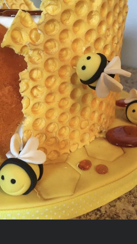 Honey Bee Cake, Hive Cake, Bee Hive Cake, Bee Birthday Cake, Ladybug Cupcakes, Chanel Cake, Bee Cake, Snowman Cupcakes, Pull Apart Cupcakes