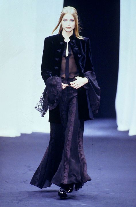 Witchy Outfits, John Galliano, Dark Fashion, Goth Fashion, Gothic Fashion, Couture Fashion, 90s Fashion, Fashion Magazine, Aesthetic Clothes