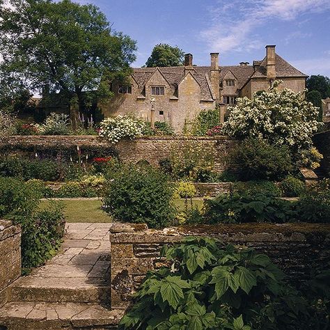 Cotswolds Villages, Snowshill Manor, Gloucestershire England, Dove House, English Houses, Cotswold Villages, English Manor Houses, English Gardens, English Manor