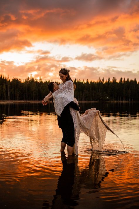 Lighthouse Elopement, Nightime Wedding, Lake Wedding Ideas, Sunset Photoshoot Ideas, Lake Wedding Photos, Photo Moodboard, Sunset Elopement, Sunset Photoshoot, Lake Photoshoot