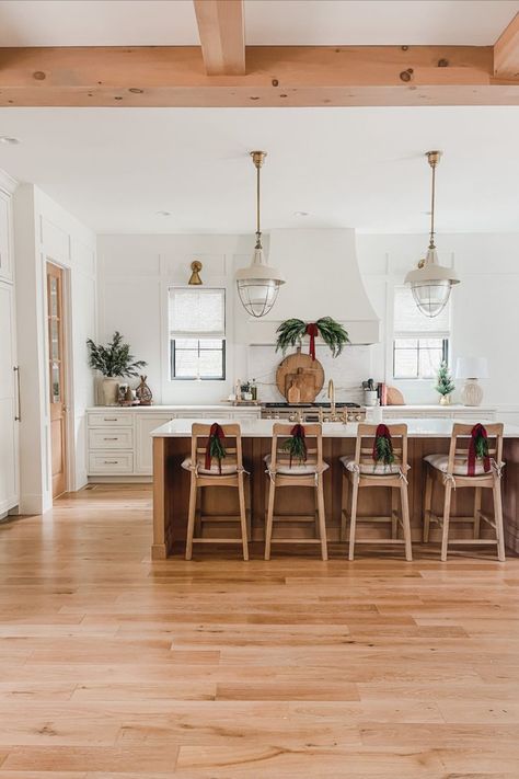 Vintage Christmas. Cozy Christmas. Bright and Airy. French White Oak flooring. White Oak cabinets. White Oak Interior, Cozy Vintage Christmas, Kitchen Bright, Oak Interior, Vintage Christmas Decor, Holiday Greenery, White Oak Floors, Open Concept Kitchen, Industrial Pendant