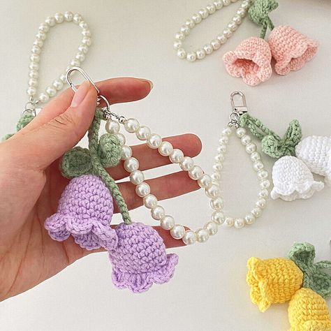 Crochet Flower Keychain, Crochet Butterfly Free Pattern, Boho Style Bag, Flower Keychain, Car Key Holder, How To Make Purses, Crochet Business, Crochet Daisy, Stil Boho