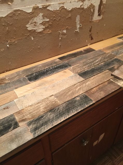 Pallet Board Countertop, Pallet Cabinets Kitchen, Pallet Backsplash, Barnwood Countertop, Pallet Countertop, Rustic Countertops, Wooden Pallet Shelves, Metal Countertops, Wood Countertops Kitchen