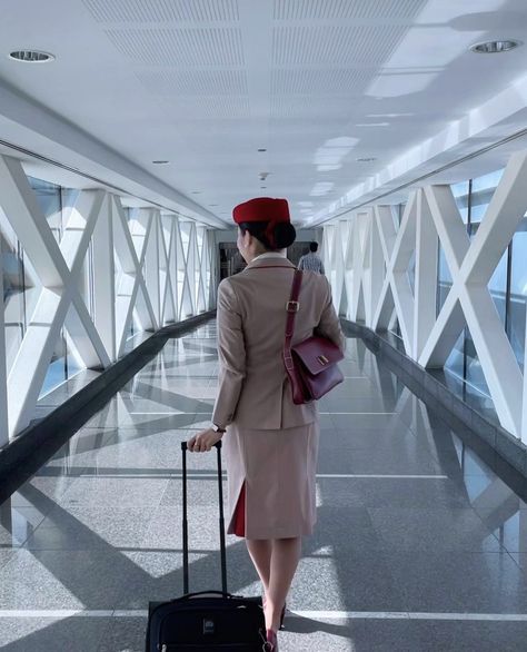 Flight Attendant Aesthetic Pictures, Flight Attendant Emirates, Flight Attendant Aesthetic, Emirates Airways, Emirates Airline Cabin Crew, Become A Flight Attendant, Emirates Flights, Emirates Cabin Crew, Airline Cabin Crew