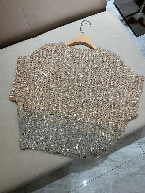 https://sites.google.com/view/pinterestlux/ Crochet Granny Square Tutorial, Loose Pullover Sweater, Crochet Tutorial Pattern, Pull Rose, Fashion Capsule Wardrobe, Crochet Ladies Tops, Sequin Sweater, Fashion Capsule, Short Sleeve Sweater