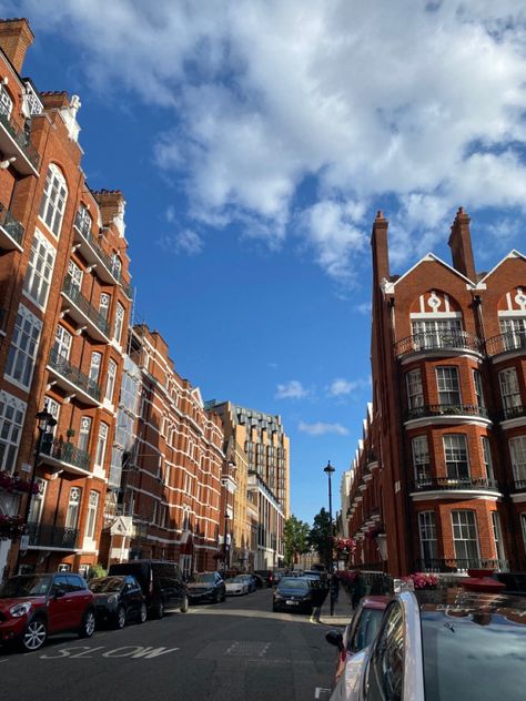 Afternoon sunshine near Baker Street,London London Baker Street, Baker Street London, London Alley, Pretty Streets In London, Harley Street London, Streets Of London Aesthetic, Sherlock 221b Baker Street, London Dreams, Baker Street